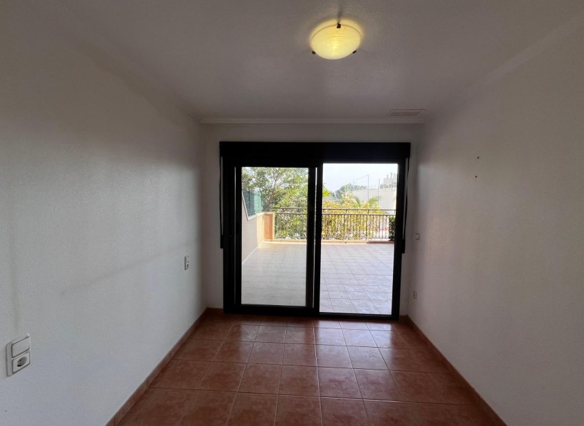 Odsprzedaż - Apartamento - Arenales del Sol