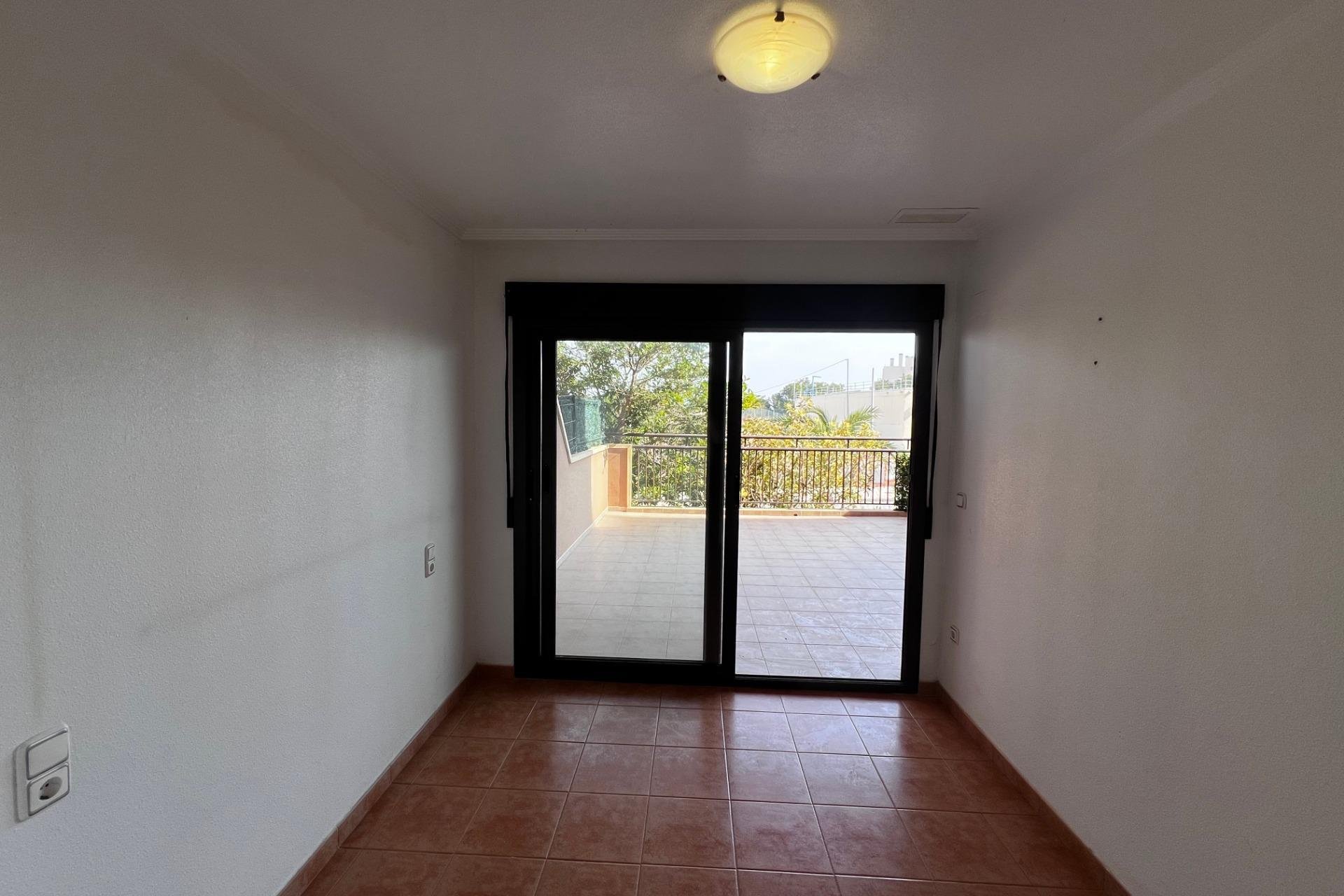 Odsprzedaż - Apartamento - Arenales del Sol