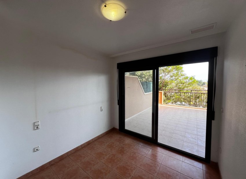 Odsprzedaż - Apartamento - Arenales del Sol