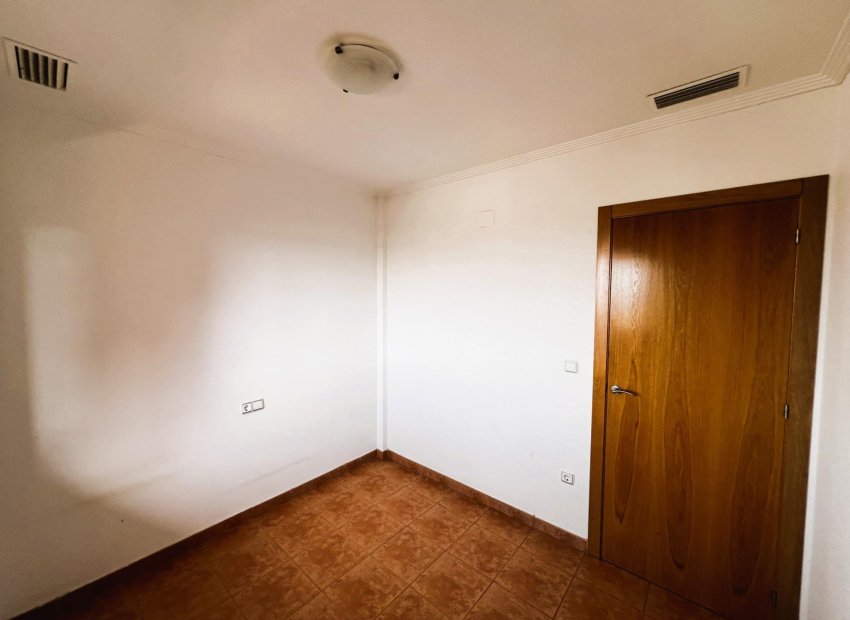 Odsprzedaż - Apartamento - Arenales del Sol