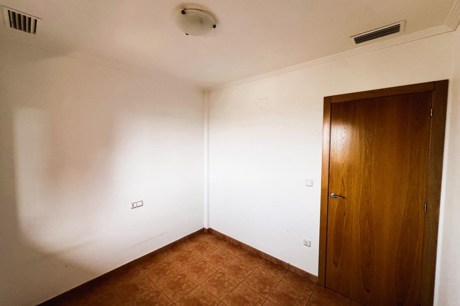 Odsprzedaż - Apartamento - Arenales del Sol