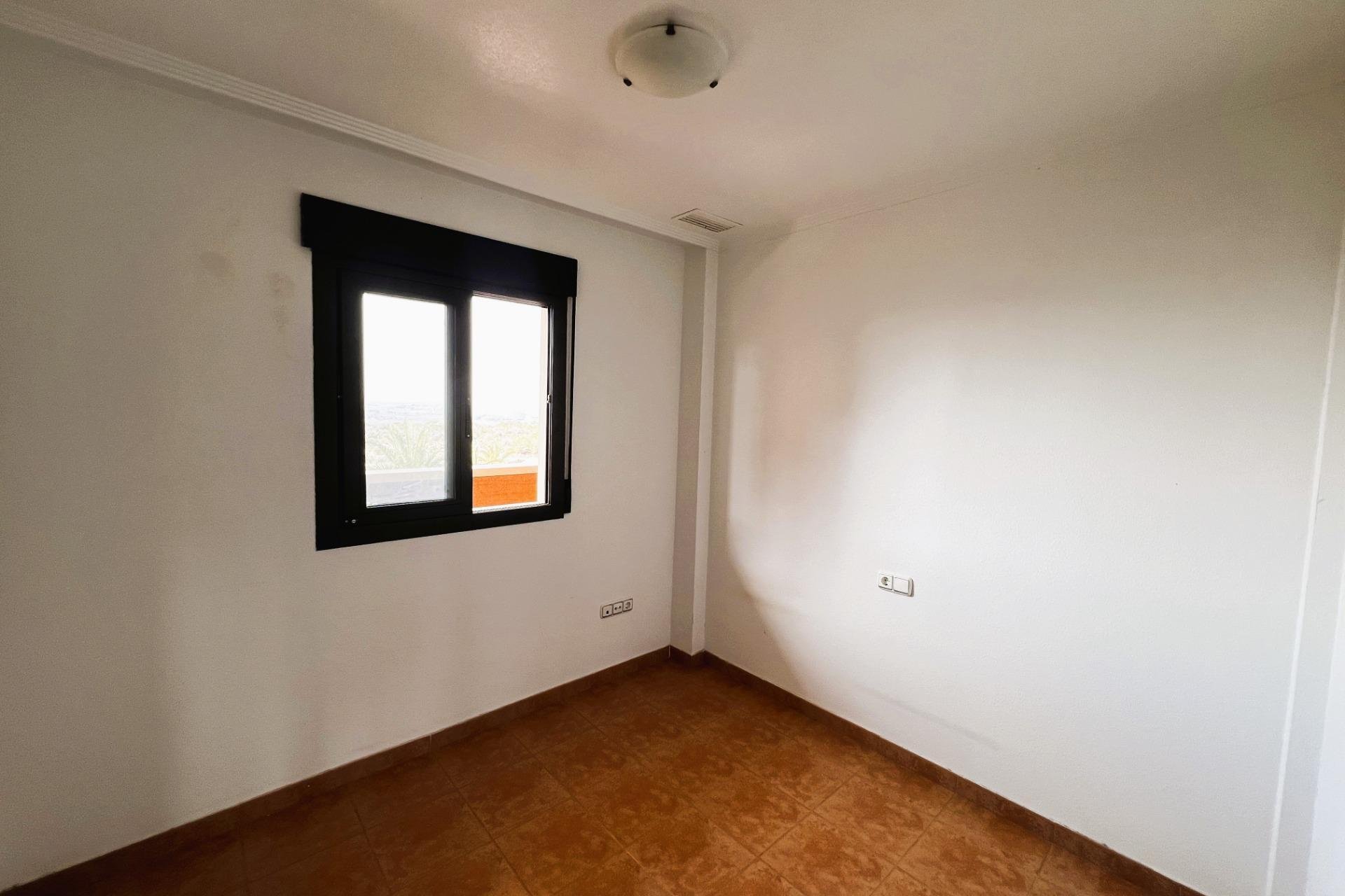 Odsprzedaż - Apartamento - Arenales del Sol