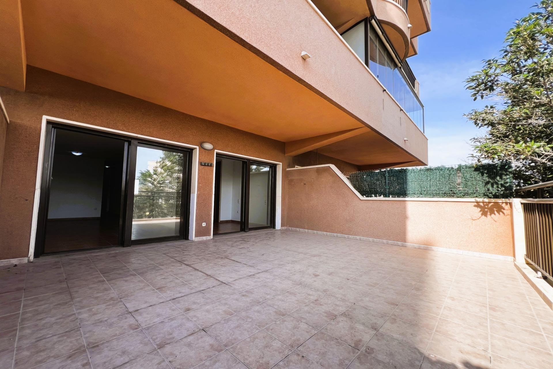 Odsprzedaż - Apartamento - Arenales del Sol
