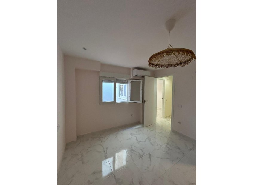 Odsprzedaż - Apartamento - Torrevieja - torrevieja