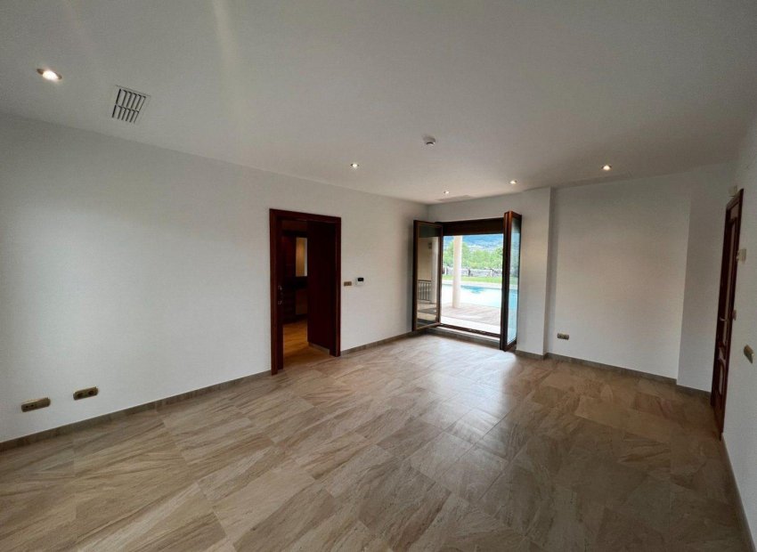 Odsprzedaż - Finca rústica - Penaguila