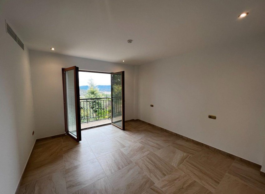 Odsprzedaż - Finca rústica - Penaguila