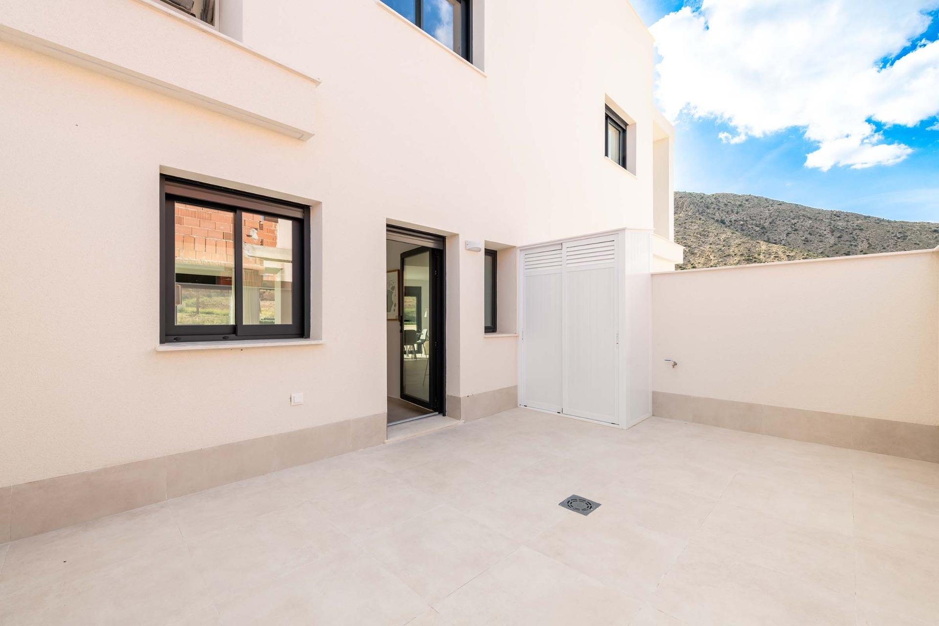 Odsprzedaż - Kamienica - Cox