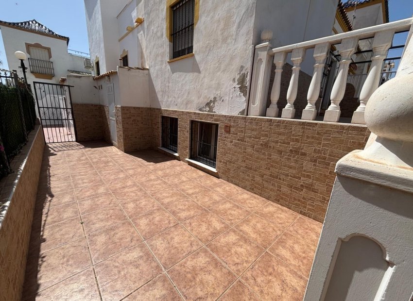 Odsprzedaż - Kamienica - Torrevieja - Los altos