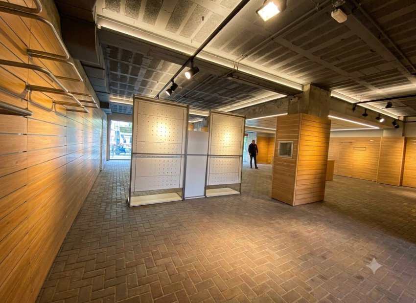 Odsprzedaż - Local comercial - Elche - Zona Universidad