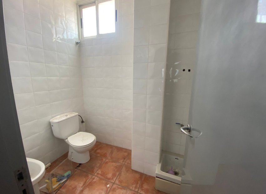 Odsprzedaż - Local comercial - Elche - Zona Universidad