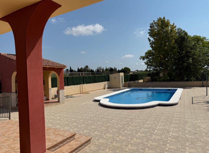 Odsprzedaż - Szalet - Albatera