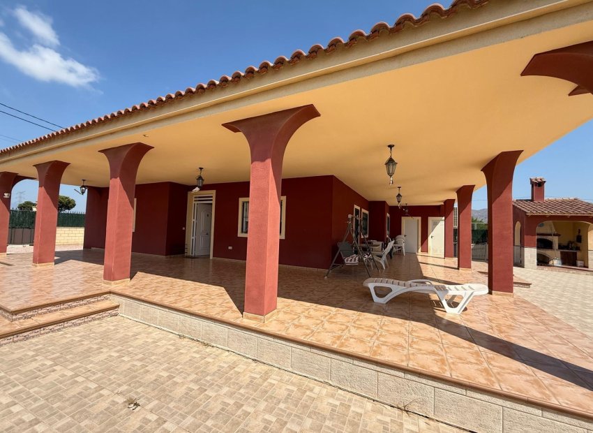 Odsprzedaż - Szalet - Albatera