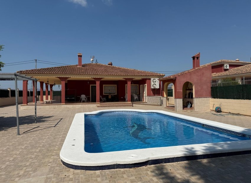 Odsprzedaż - Szalet - Albatera