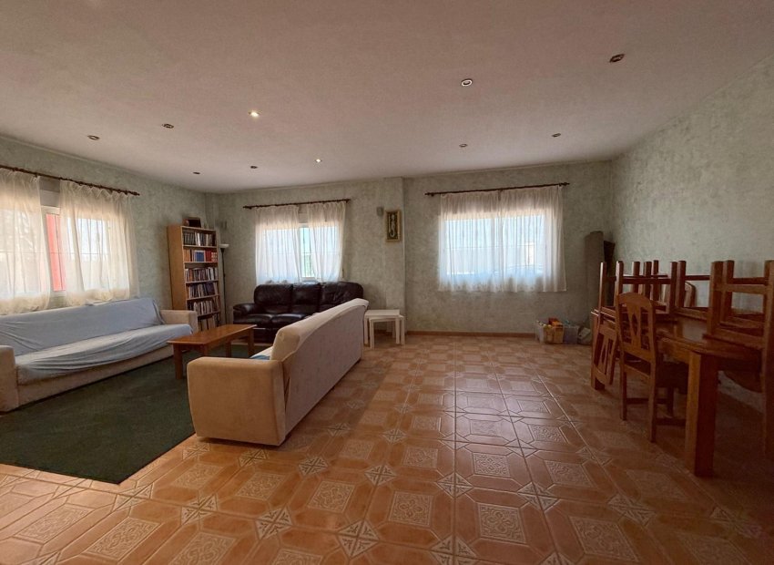 Odsprzedaż - Szalet - Albatera