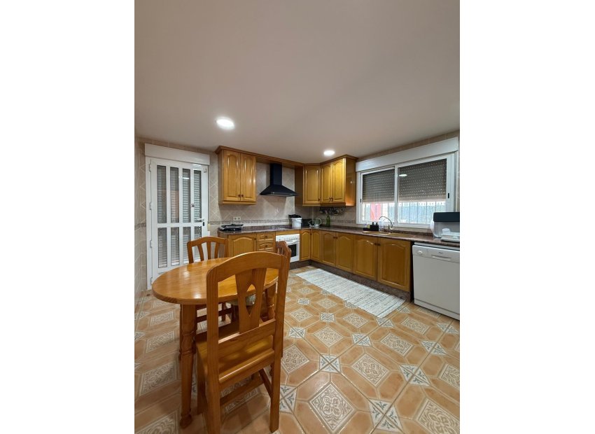 Odsprzedaż - Szalet - Albatera