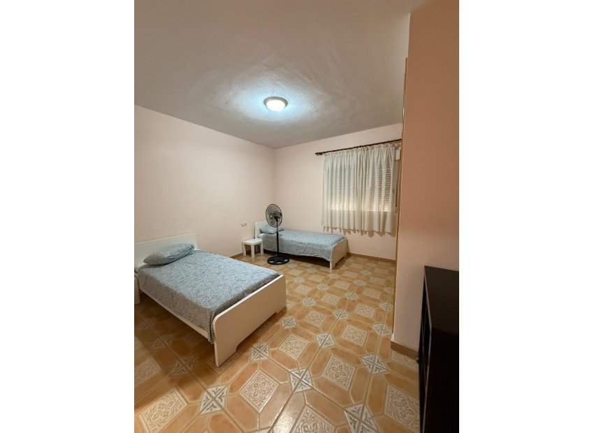 Odsprzedaż - Szalet - Albatera