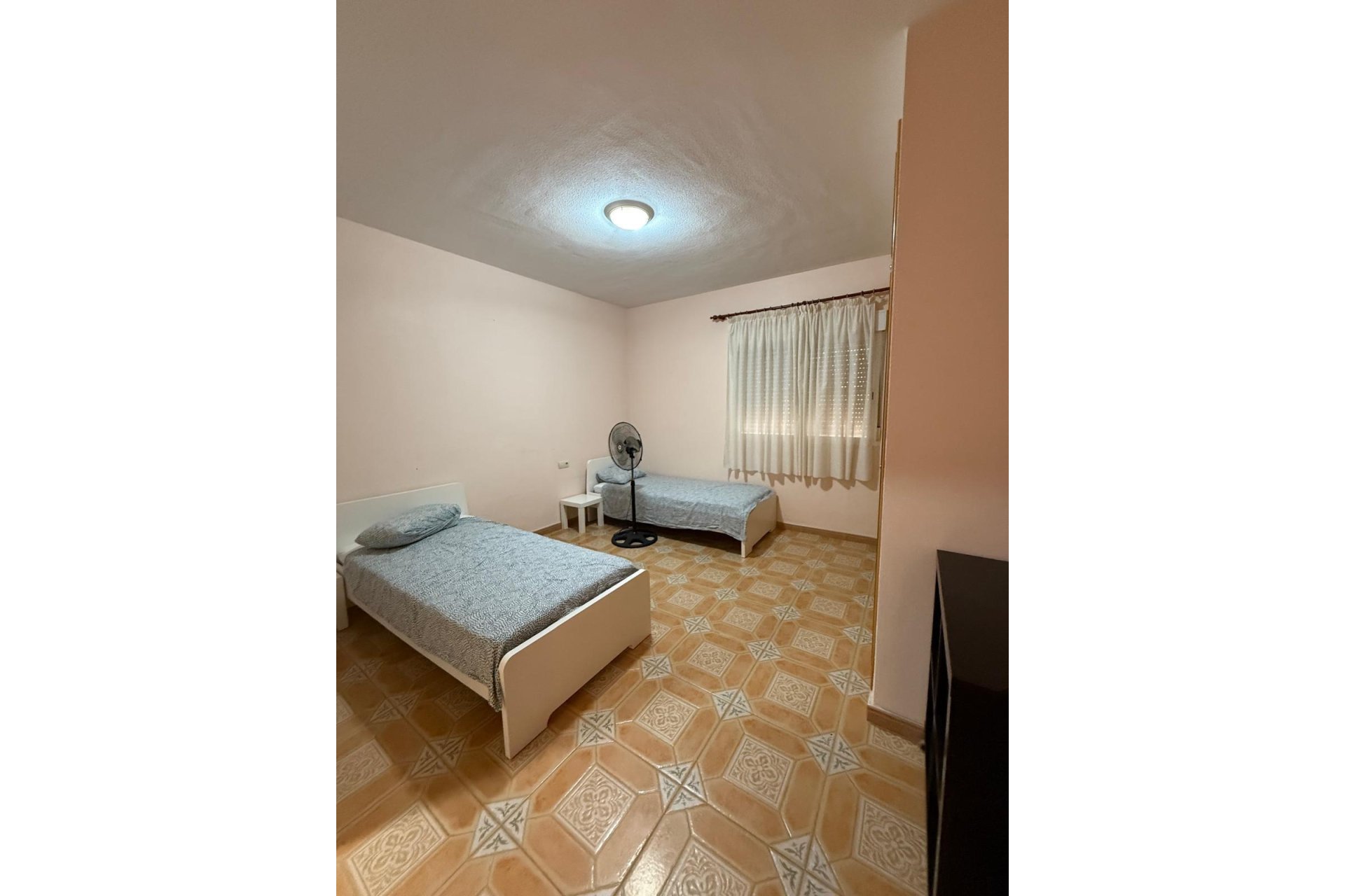 Odsprzedaż - Szalet - Albatera