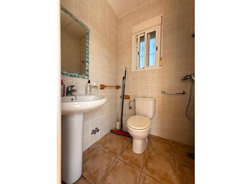 Odsprzedaż - Szalet - Albatera