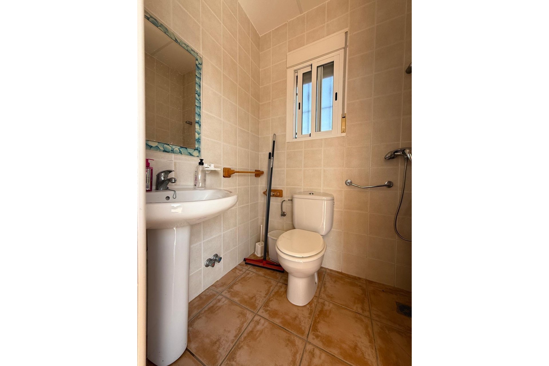 Odsprzedaż - Szalet - Albatera