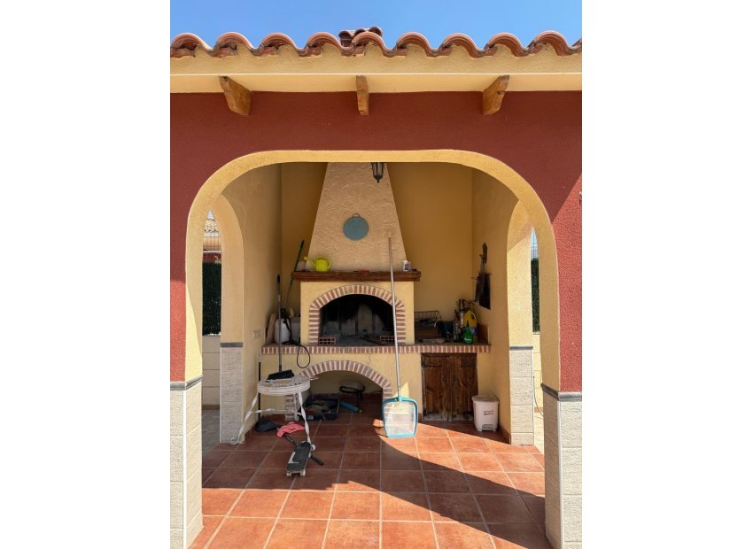 Odsprzedaż - Szalet - Albatera