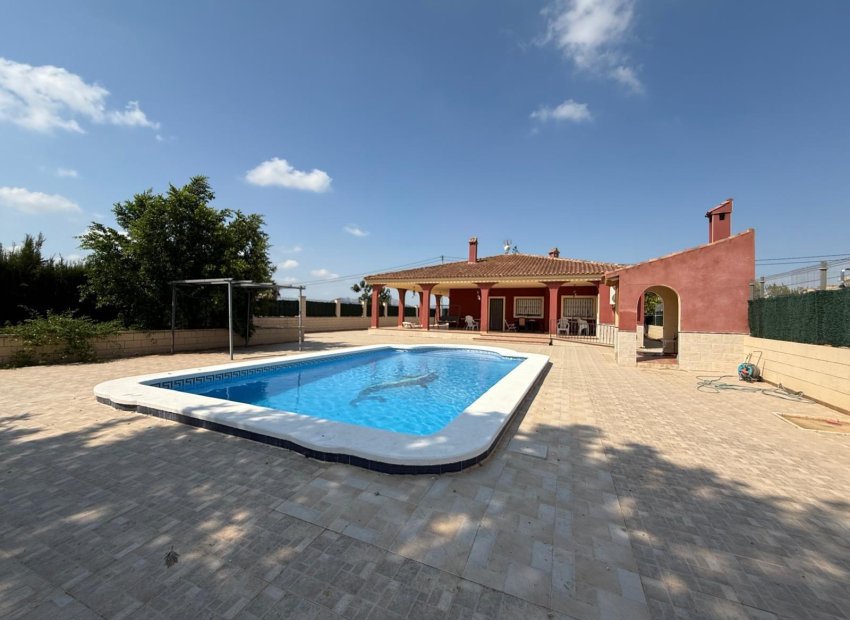 Odsprzedaż - Szalet - Albatera