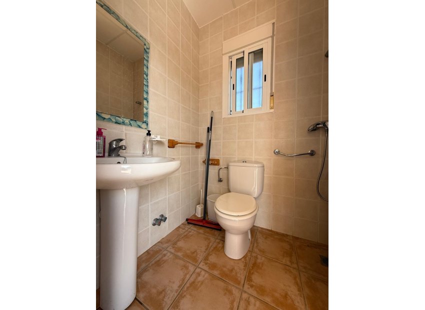 Odsprzedaż - Szalet - Albatera