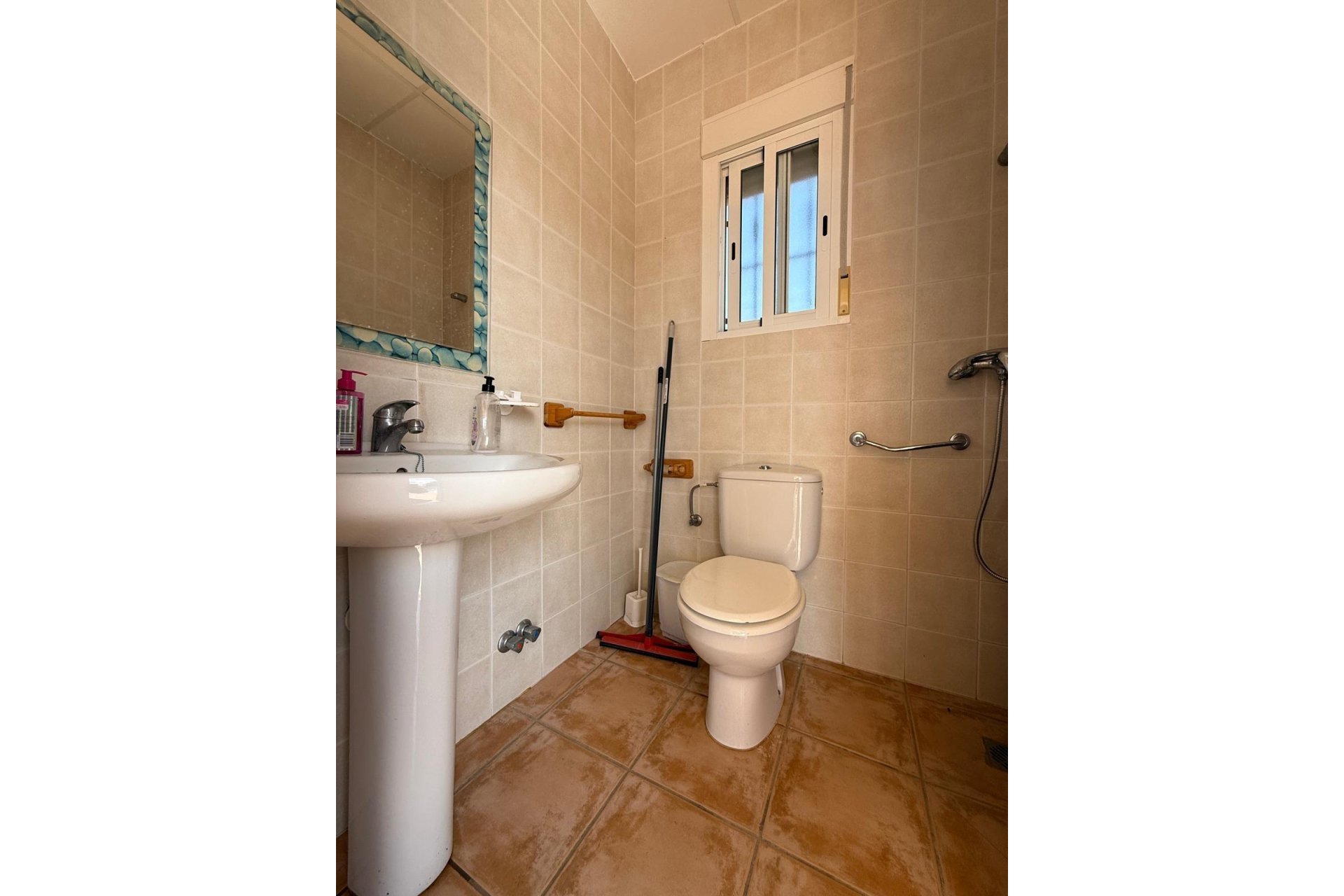 Odsprzedaż - Szalet - Albatera