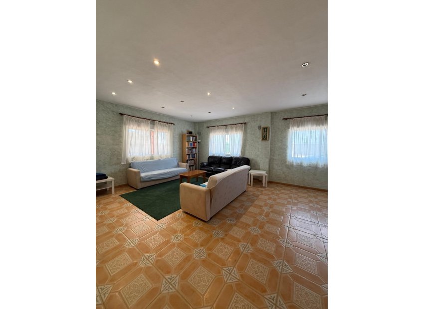 Odsprzedaż - Szalet - Albatera