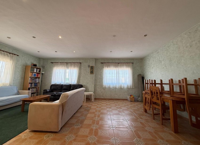 Odsprzedaż - Szalet - Albatera