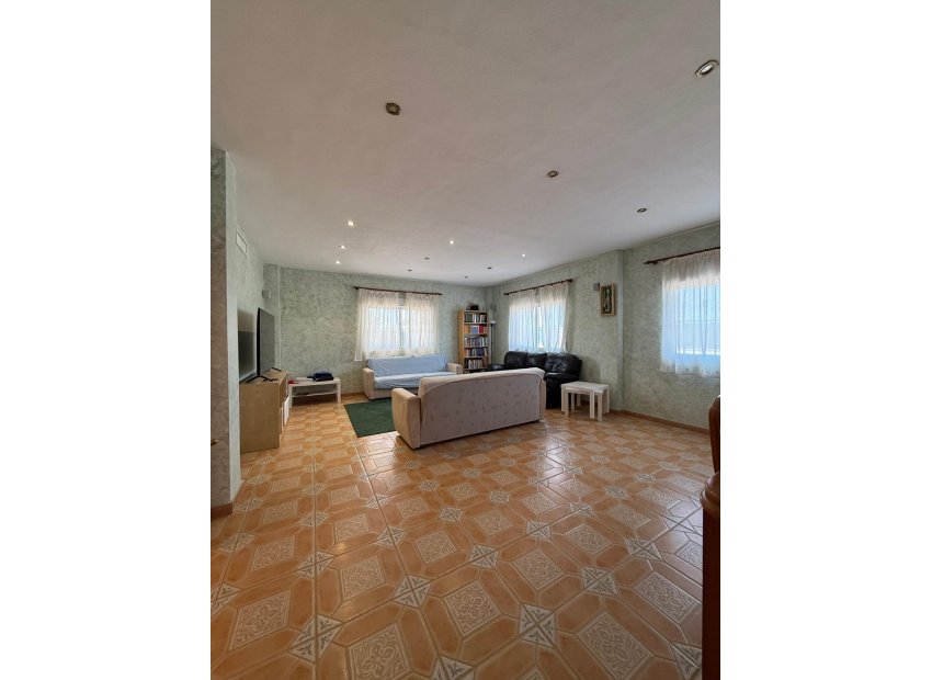 Odsprzedaż - Szalet - Albatera