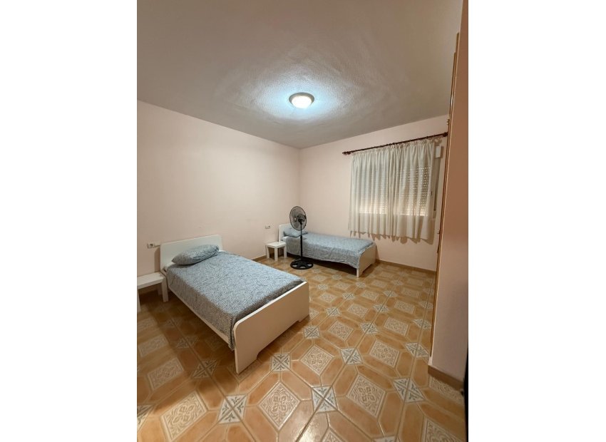 Odsprzedaż - Szalet - Albatera