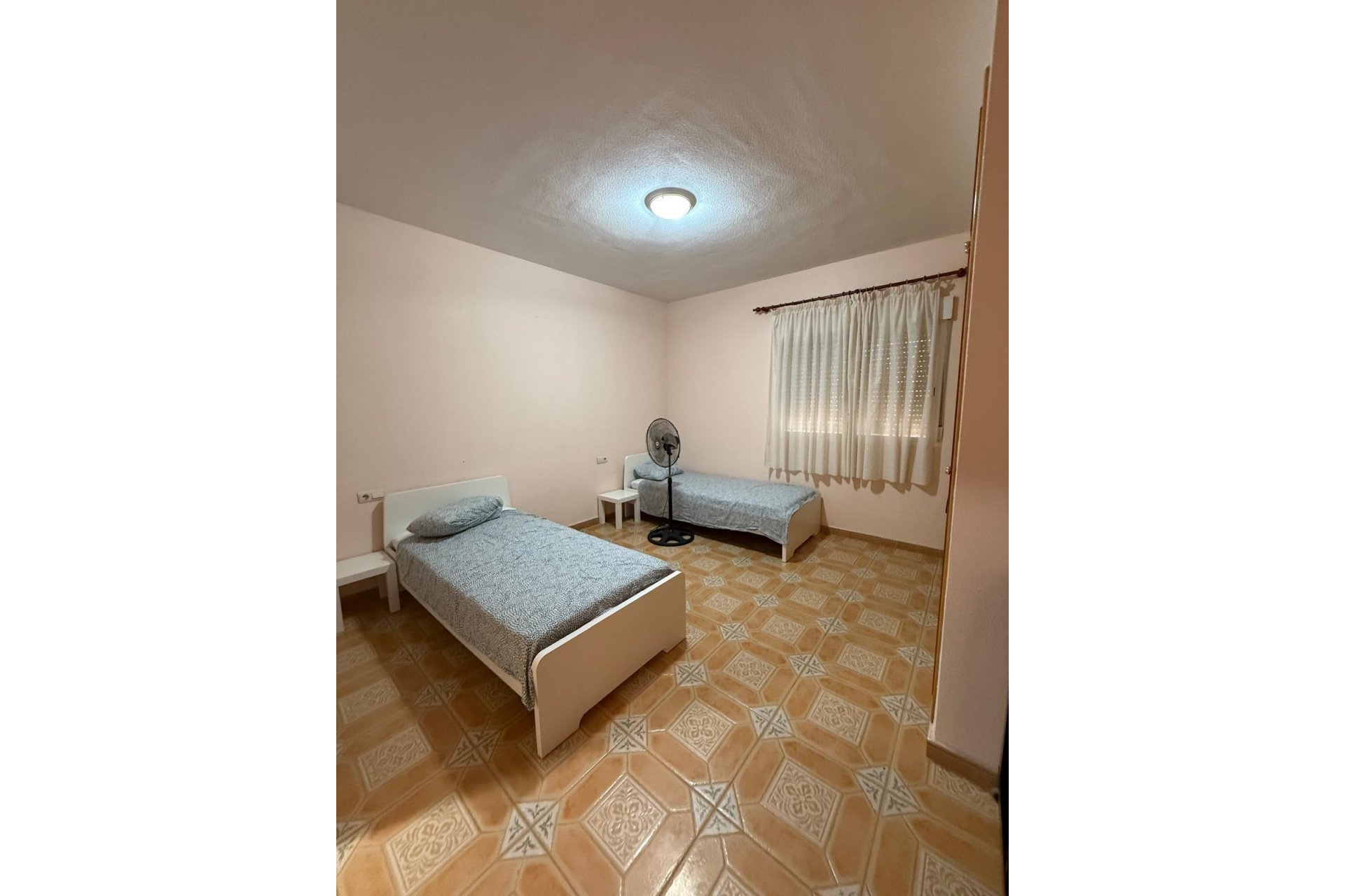 Odsprzedaż - Szalet - Albatera