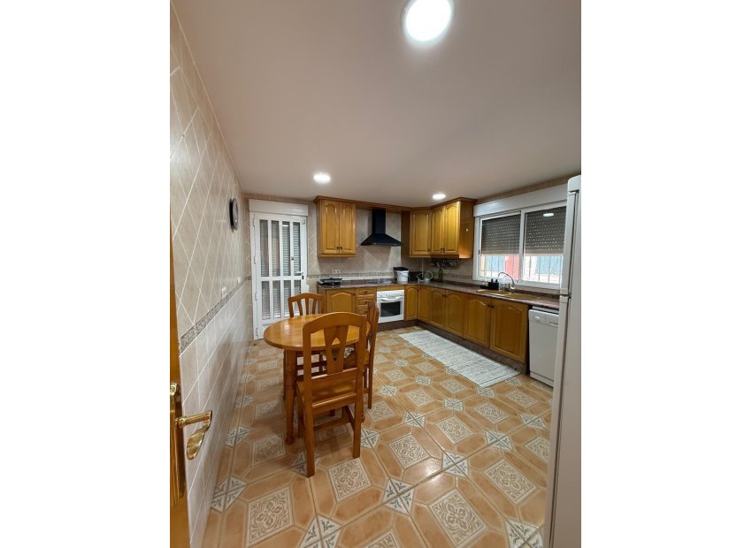 Odsprzedaż - Szalet - Albatera