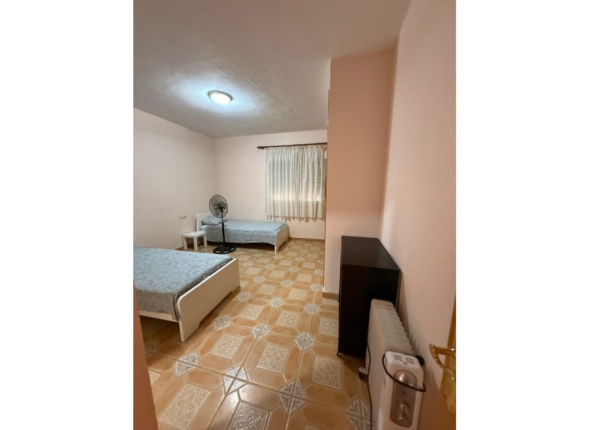 Odsprzedaż - Szalet - Albatera