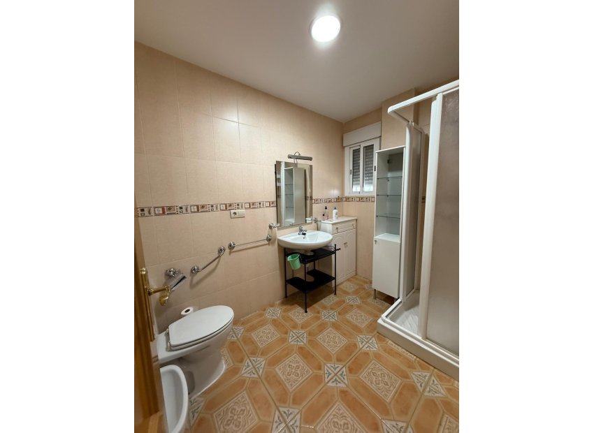 Odsprzedaż - Szalet - Albatera