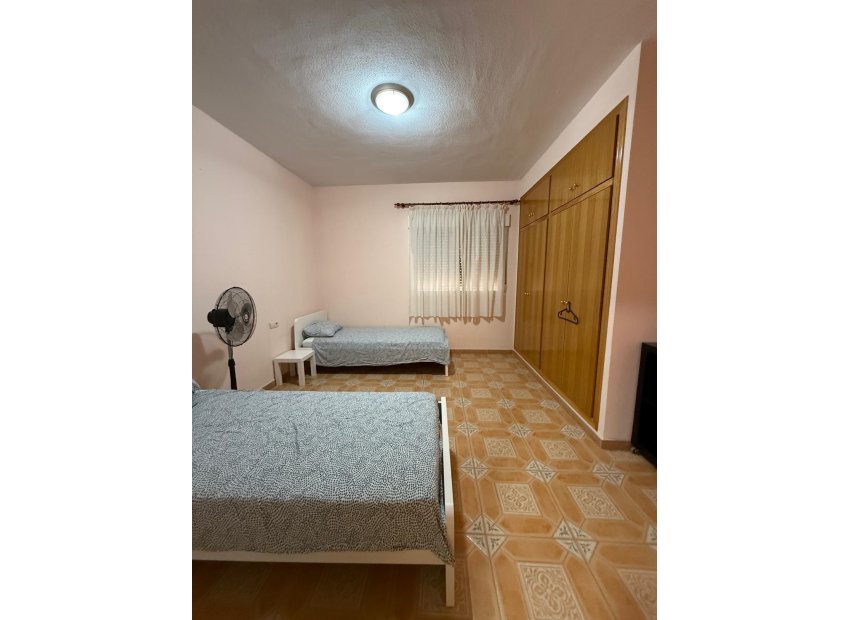 Odsprzedaż - Szalet - Albatera