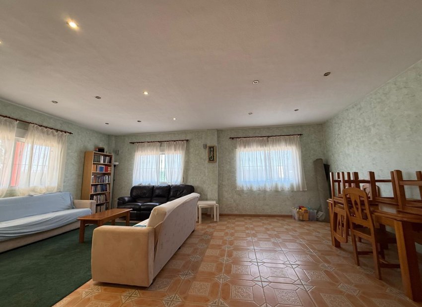 Odsprzedaż - Szalet - Albatera