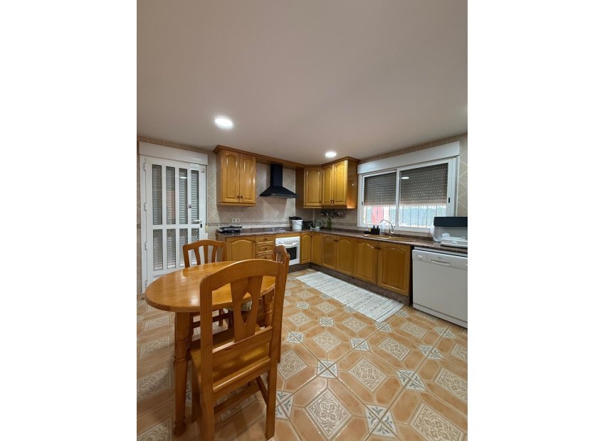 Odsprzedaż - Szalet - Albatera