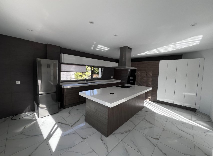 Odsprzedaż - Szalet - Elche Pedanías - Peña las Águilas