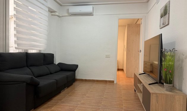 Piso - Alquiler a largo plazo - Elche -
                Centro