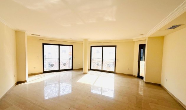 Piso - Herverkoop -
            Elche - GV-199