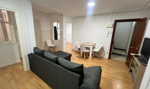 Piso - Wynajem długoterminowy - Elche -
                Reina Victoria-Miguel Hernández