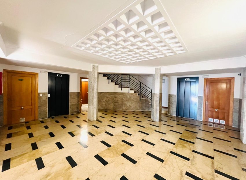 Resale - Apartamento - Santa Pola - Santiago bernabeu