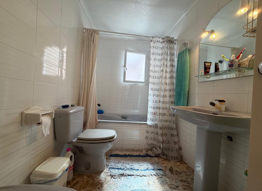 Resale - Apartamento - Torrevieja - Centro