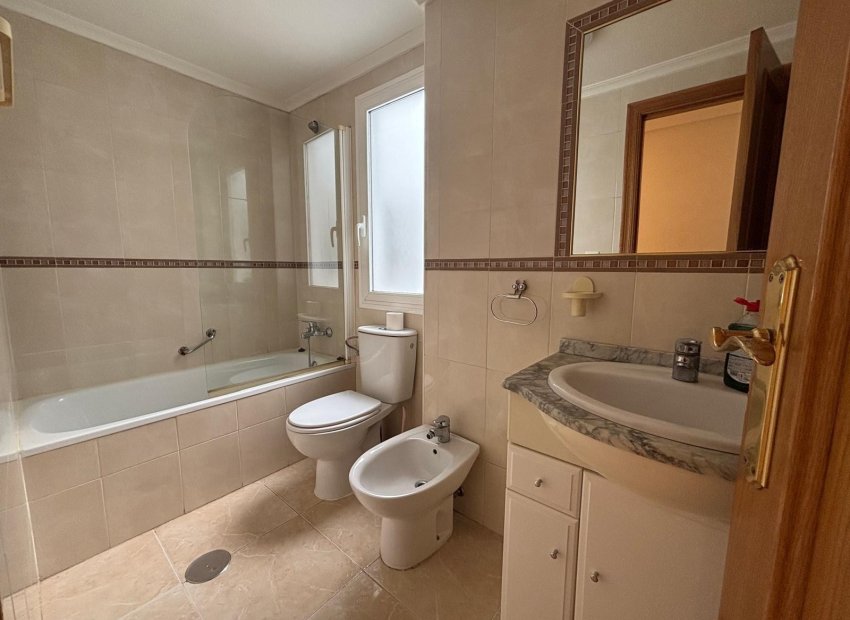 Resale - Apartamento - Torrevieja - Centro