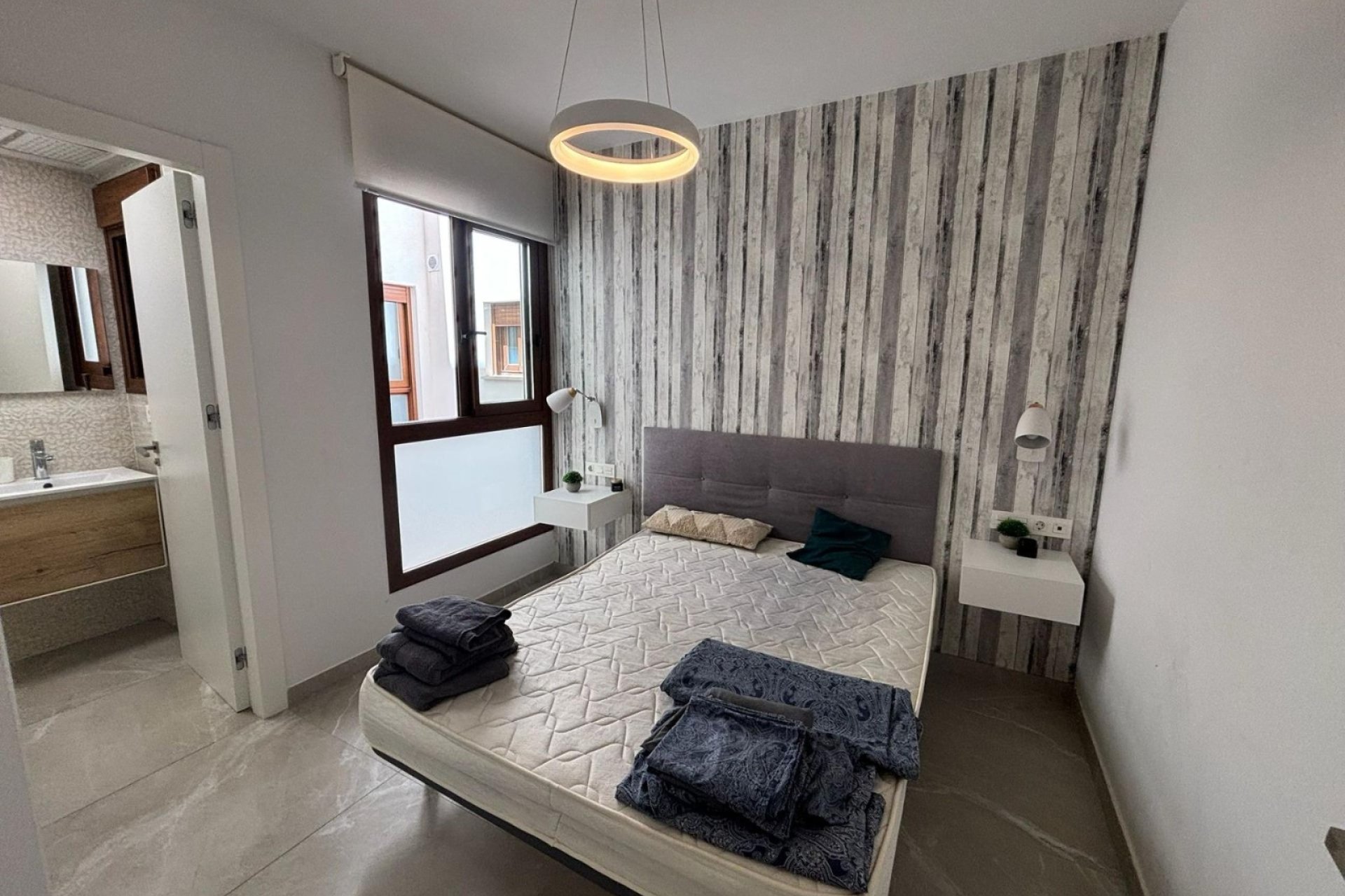 Resale - Apartamento - Torrevieja - Playa de los Locos