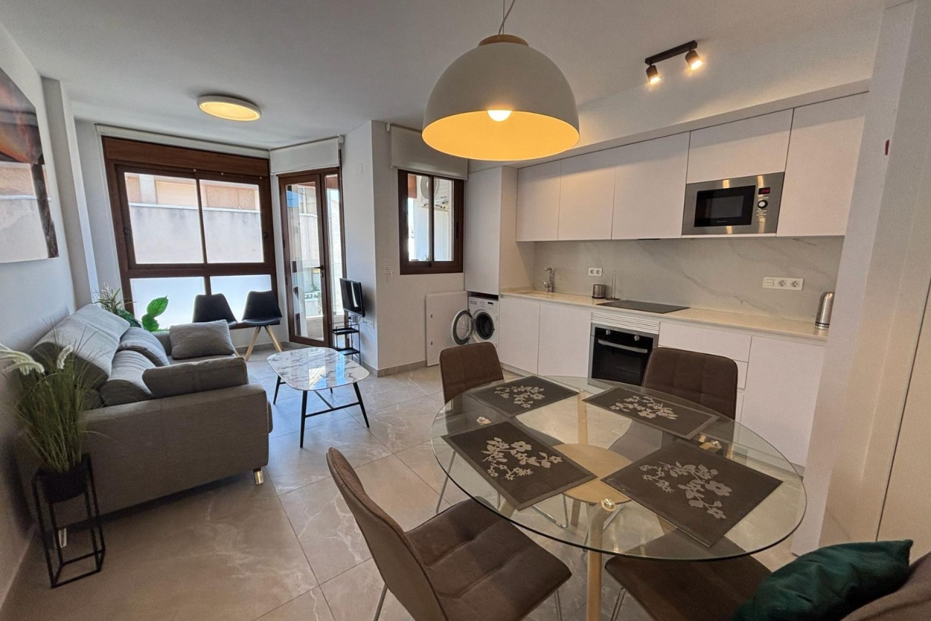 Resale - Apartamento - Torrevieja - Playa de los Locos