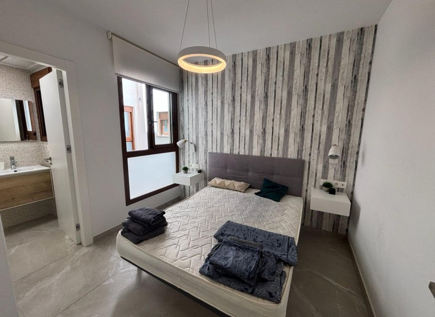 Resale - Apartamento - Torrevieja - Playa de los Locos