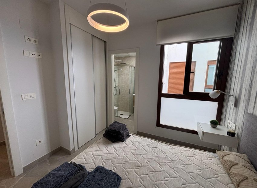 Resale - Apartamento - Torrevieja - Playa de los Locos