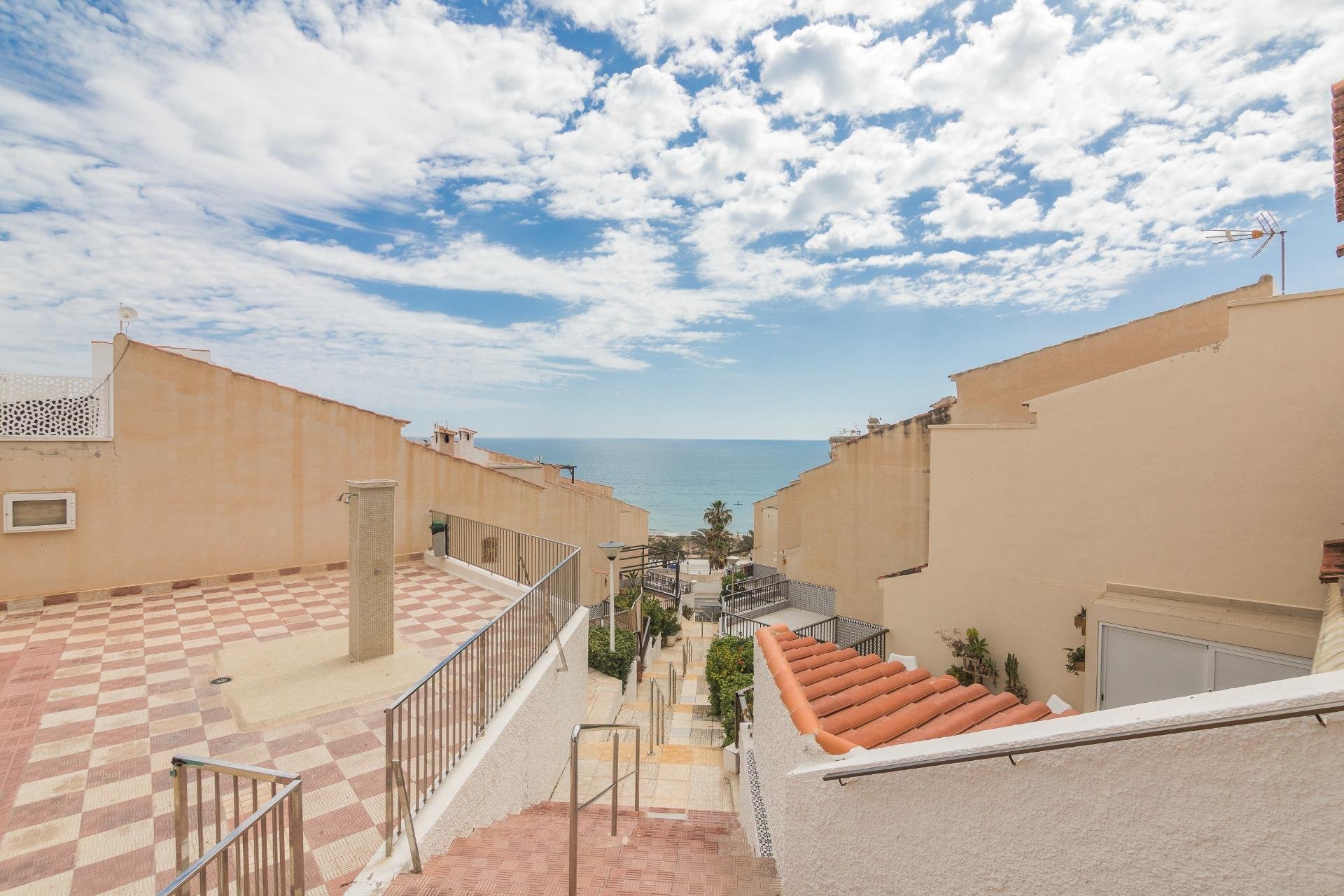 Resale - Bungalow - Arenales del Sol - Zona paseo maritimo